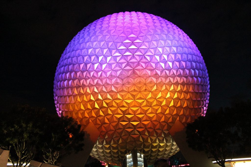 30 Dômes Géodésiques Incroyables -Spaceship Earth au parc Epcot à Walt Disney World Resort, Orlando