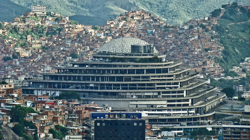 30 Dômes Géodésiques Incroyables - L’Hélicoïde de Caracas